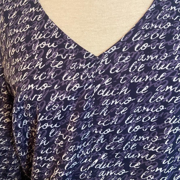 Cabi Te Amo Love Printed V Neck Shirt - Picture 2 of 4